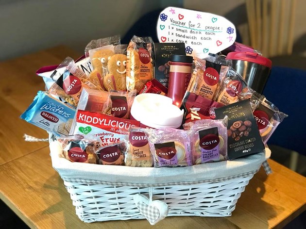 hamper costa.jpg