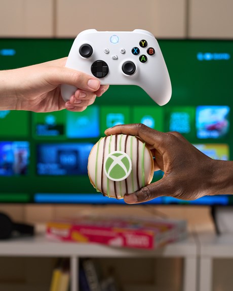 xbox-controller-and-doughnut-in-hand---1080x1350.jpg (1)